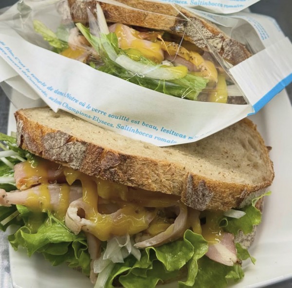 たっぷり野菜のレモンチキンサンド