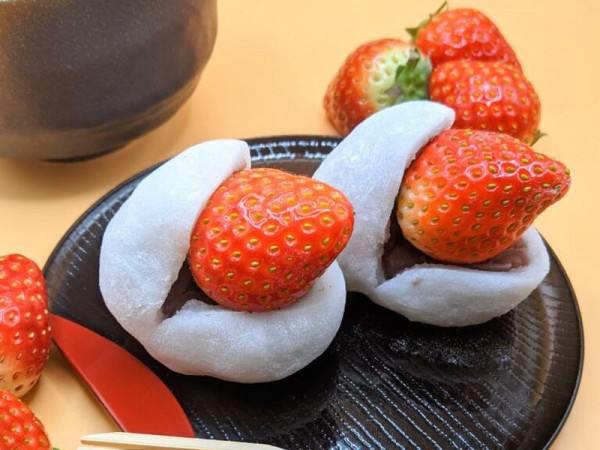 御菓子司 松屋【苺大福】